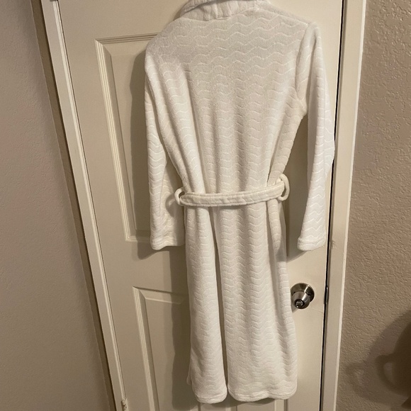 Ulta Beauty Intimates & Sleepwear Ulta White Bathrobe Sm Poshmark